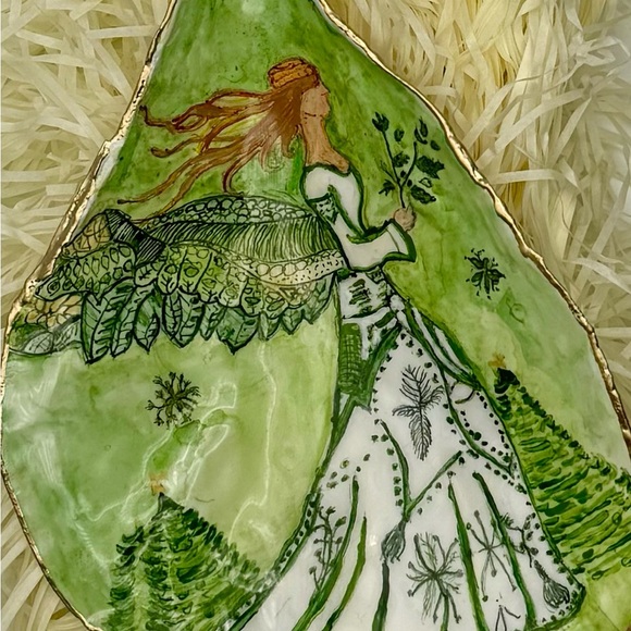 Handmade Hand-Painted Oyster Shell – Celtic Forest Maiden Art - Picture 6 of 6